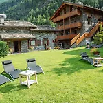 Le Petit Coeur De Montagne Apartmanhotel 3*